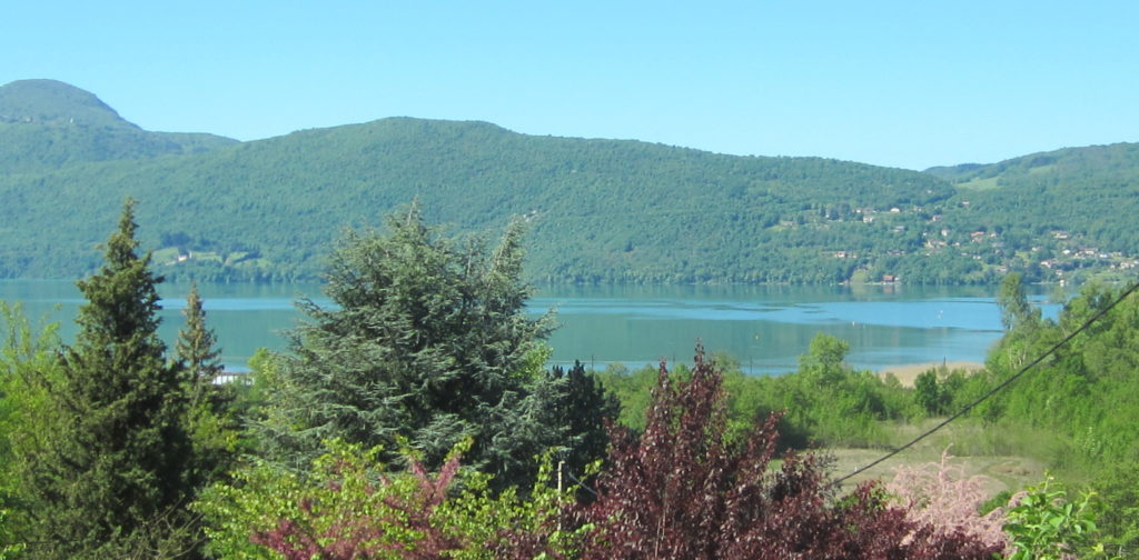 Vue sur le Lac du Bourget depuis le gite du Cellier des Carabins