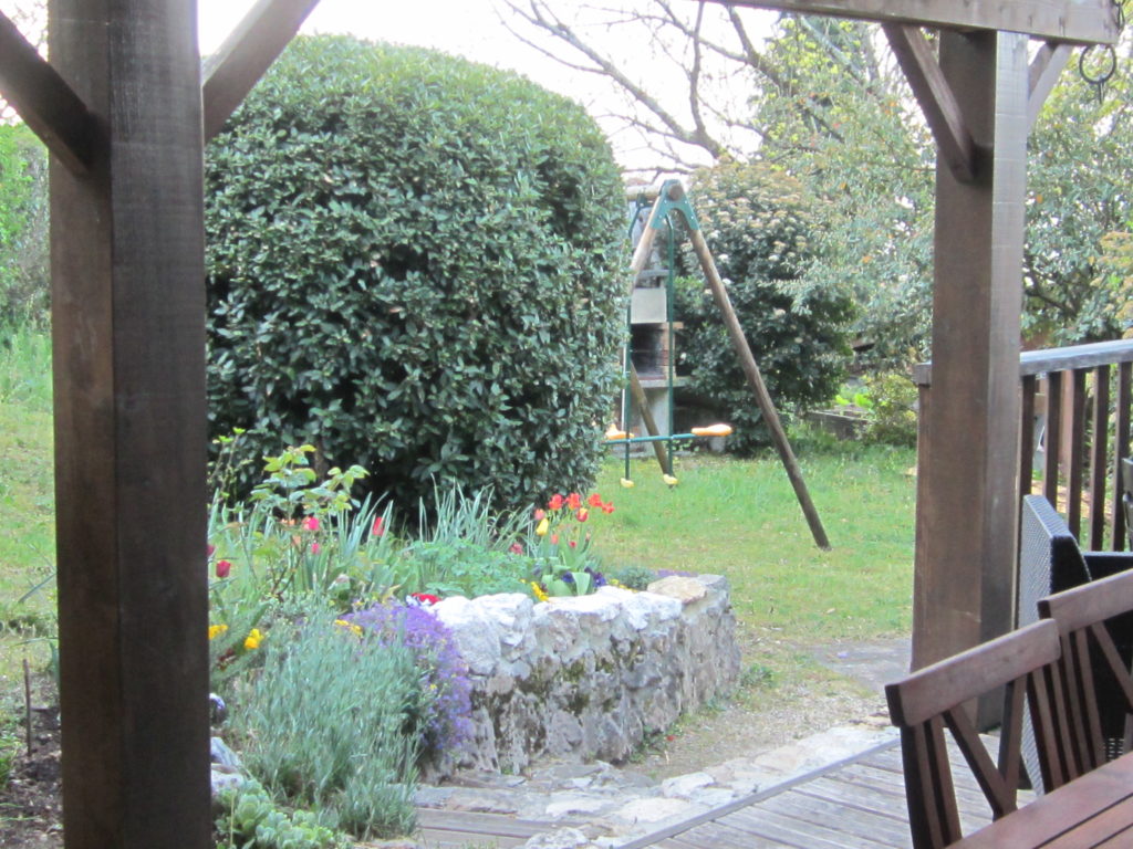 Le jardin entre détente et convivialité au bord du Lac du Bourget